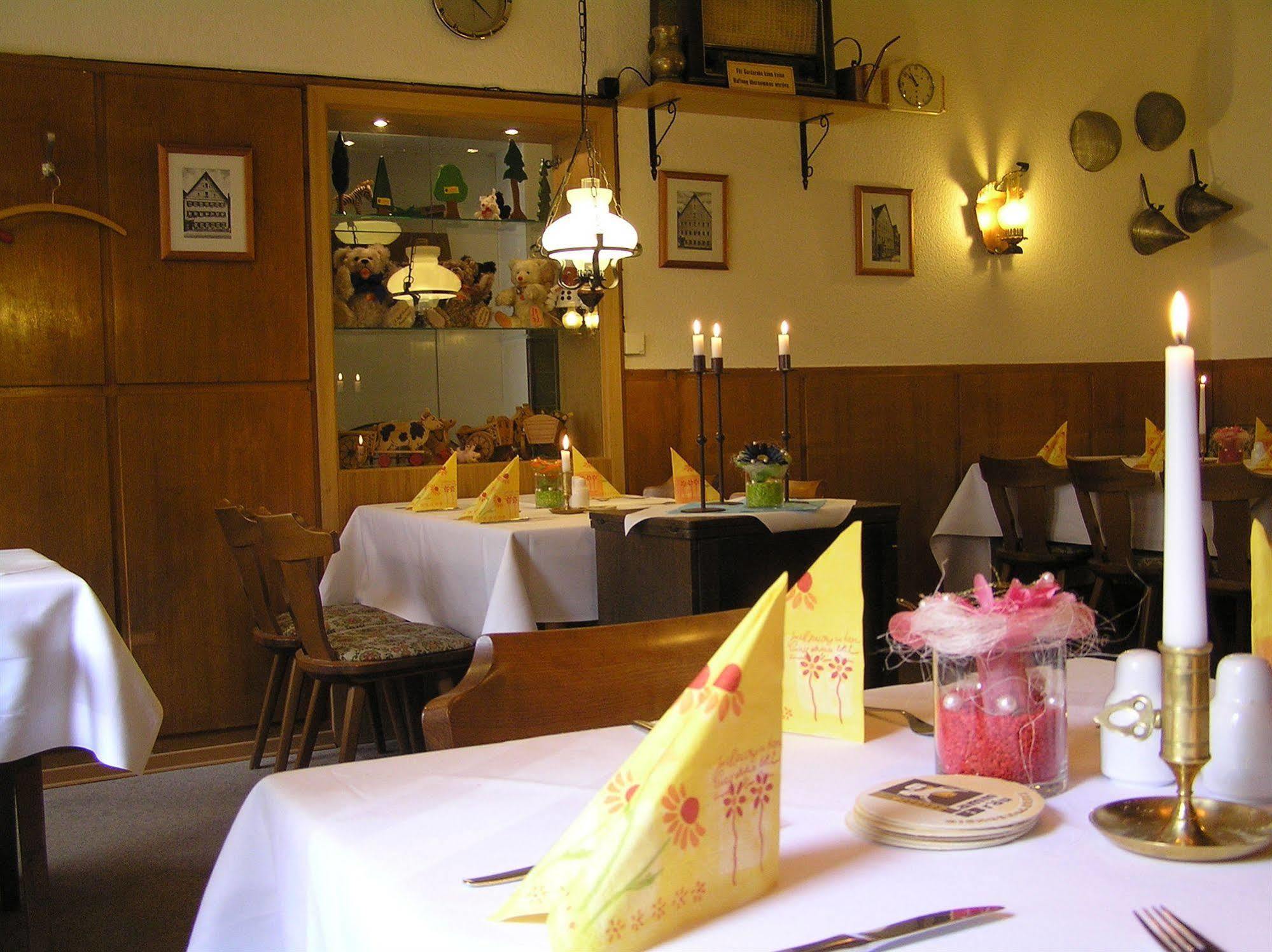 Hotel Und Restaurant Lamm Giengen an der Brenz Esterno foto