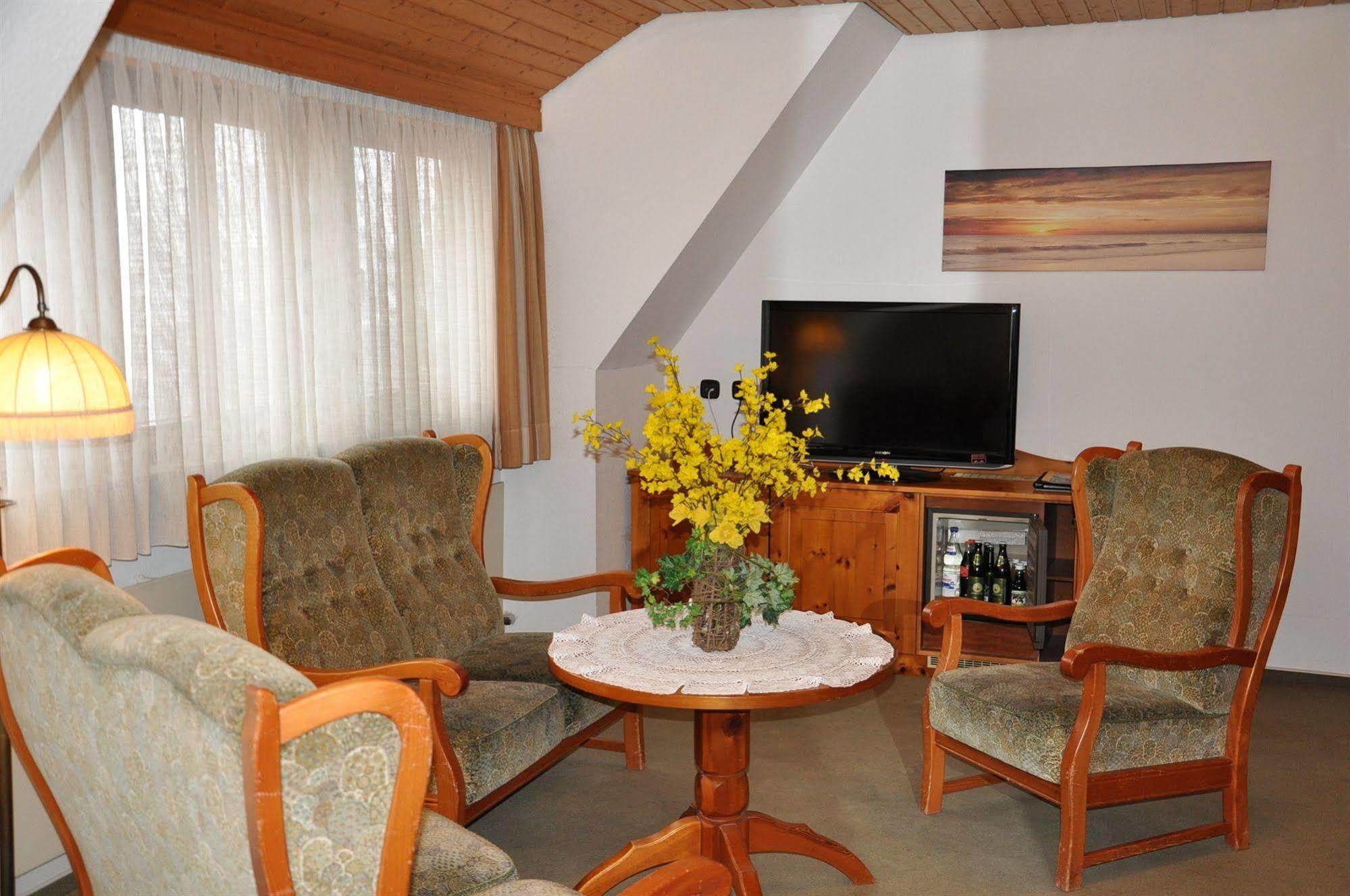 Hotel Und Restaurant Lamm Giengen an der Brenz Esterno foto